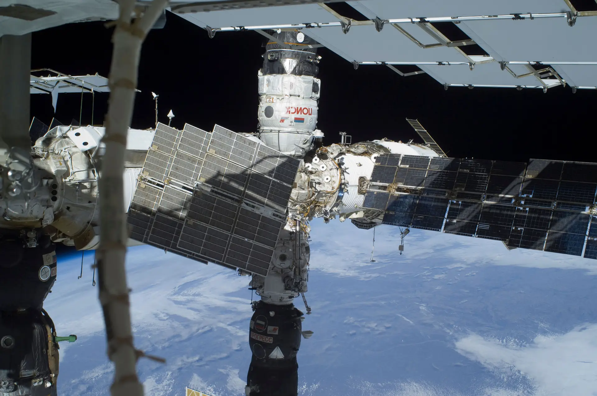 Alerta na Estação Espacial Internacional devido a fumo e cheiro a plástico queimado
