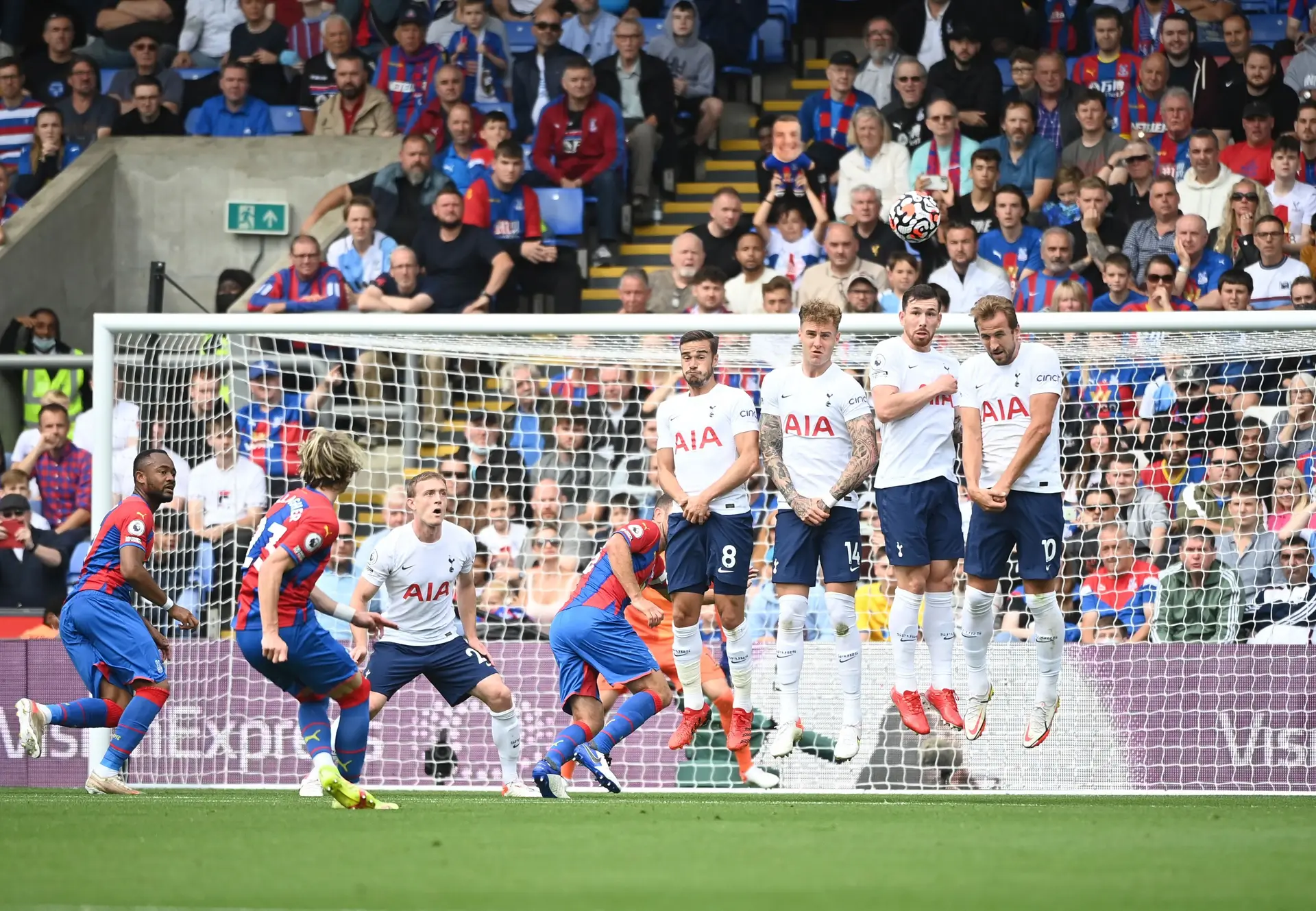 Tottenham, reduzido a 10 jogadores, sofre primeira derrota na Liga inglesa  - SIC Notícias