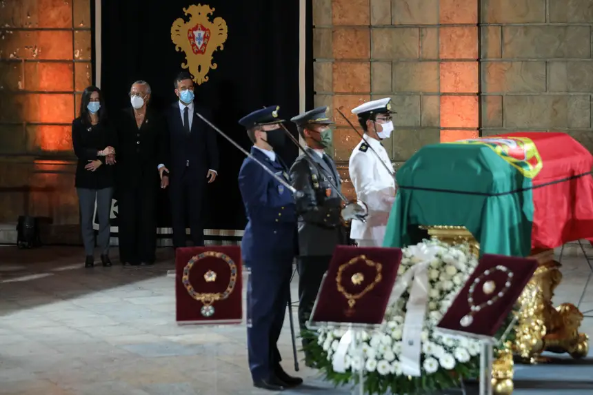 Governo disponibiliza livro de condolências eletrónico ...