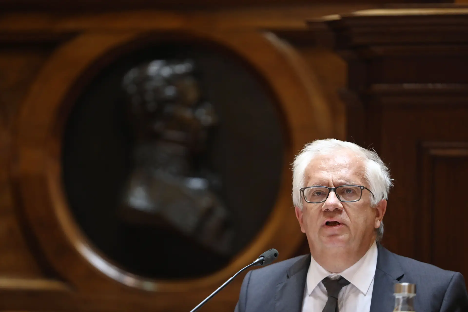 O ministro da Administração Interna, Eduardo Cabrita, intervém na sua audição na Comissão de Assuntos Constitucionais, Direitos, Liberdades e Garantias, sobre os festejos do Sporting como campeão nacional e as subsequentes polémicas, a requerimento potestativo apresentado pelo grupo parlamentar do Partido Social Democrata (PSD), em Lisboa