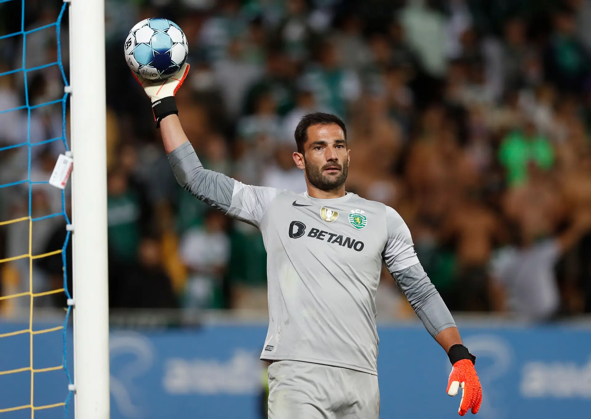 Antonio Adán renova com o Sporting até 2024