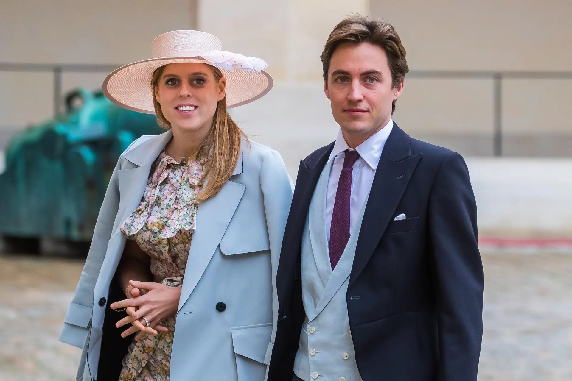 Princesa Beatrice neta da Rainha de Inglaterra foi m e pela