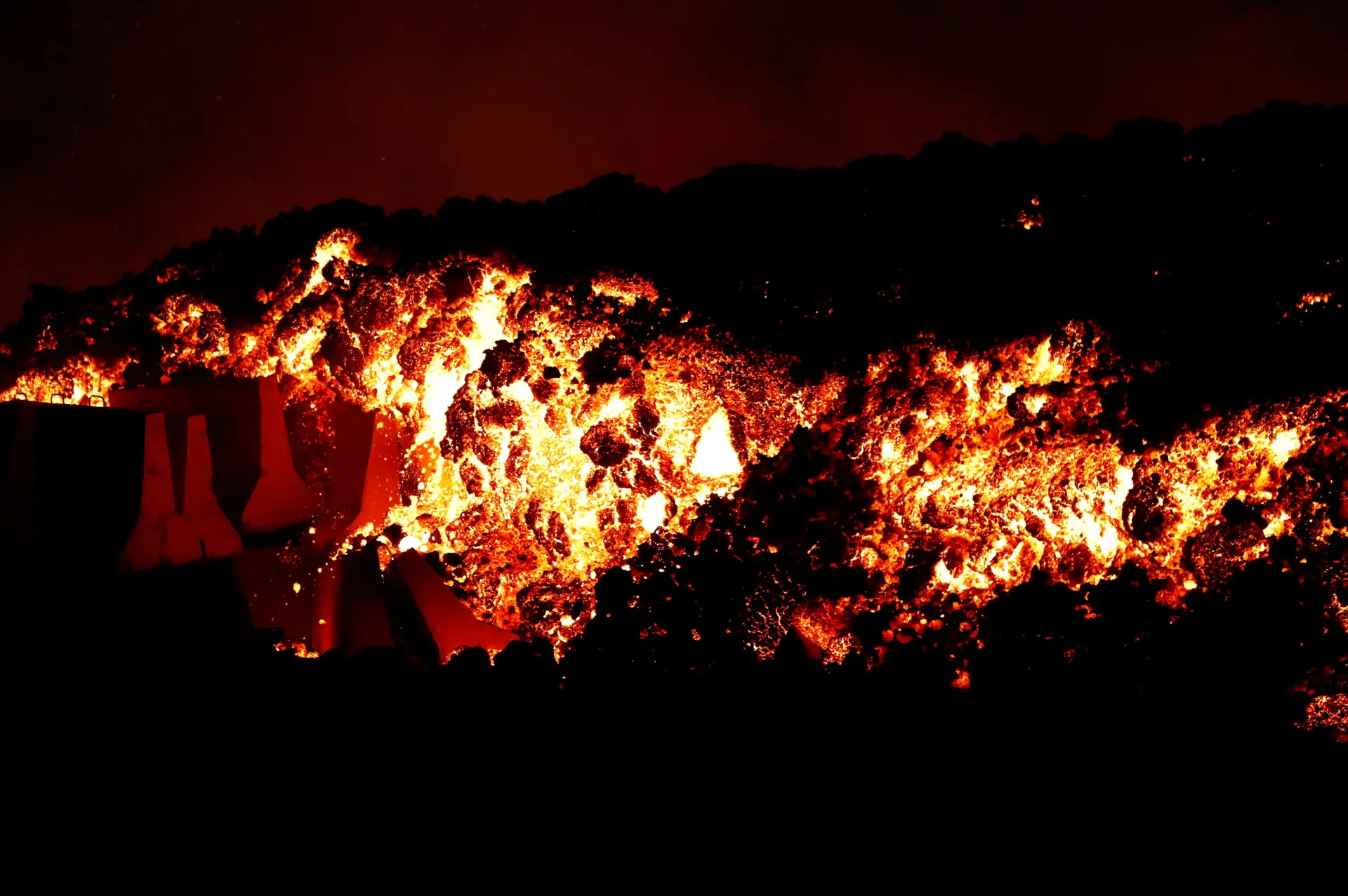 Vulcão em La Palma abre nova boca eruptiva e obriga a mais evacuações