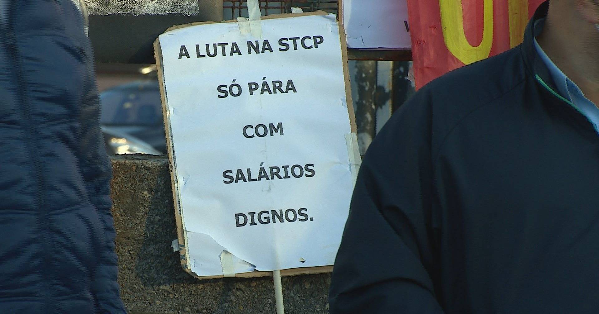 Trabalhadores da STCP em greve por aumentos salariais - SIC Notícias