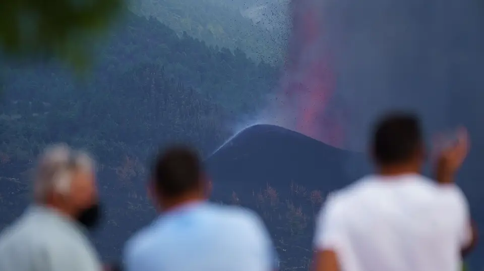 O vulcão Cumbre Vieja em erupção em La Palma, Canárias