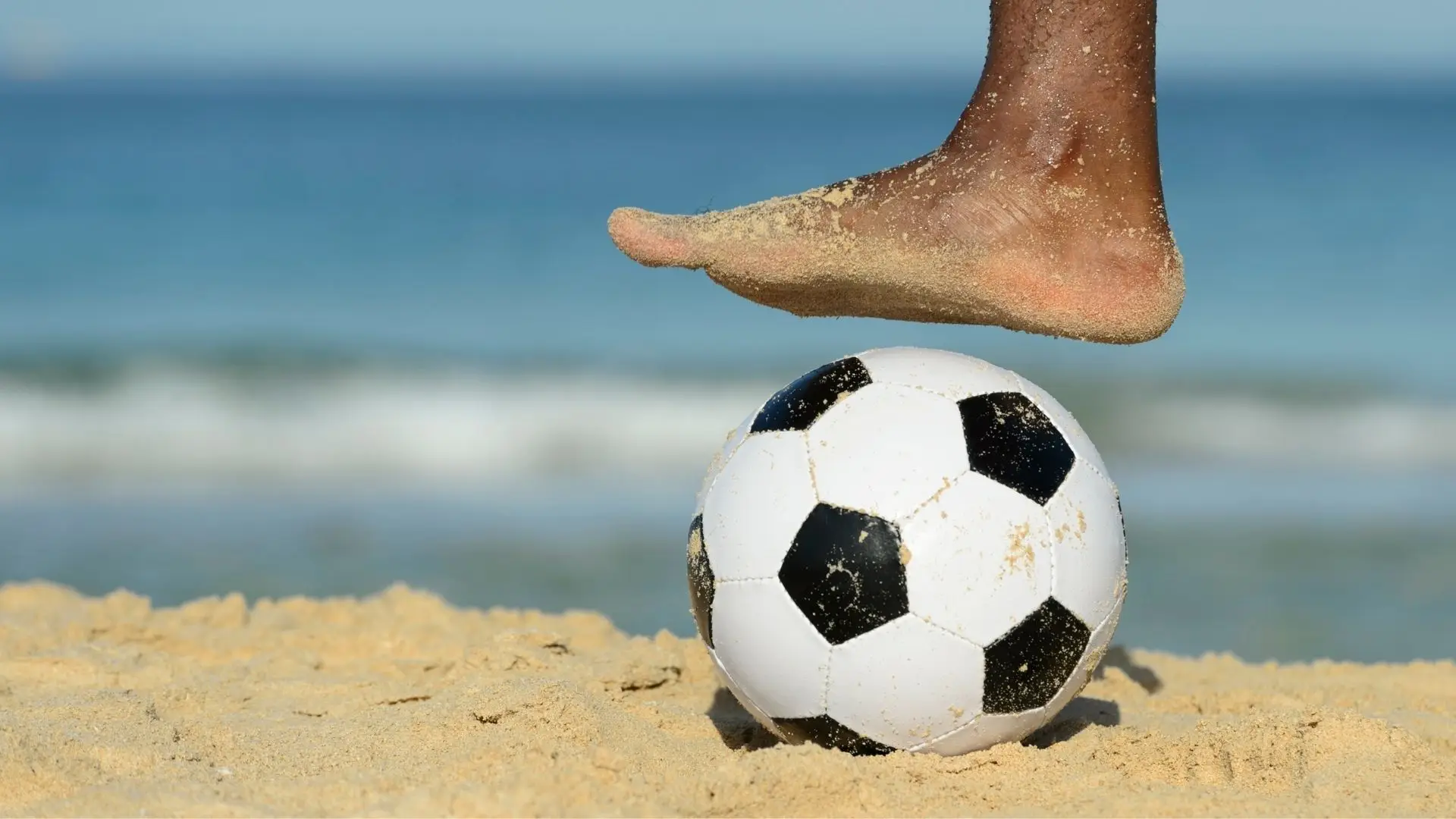 Dois portugueses entre os nomeados para melhor treinador de futebol de praia do mundo