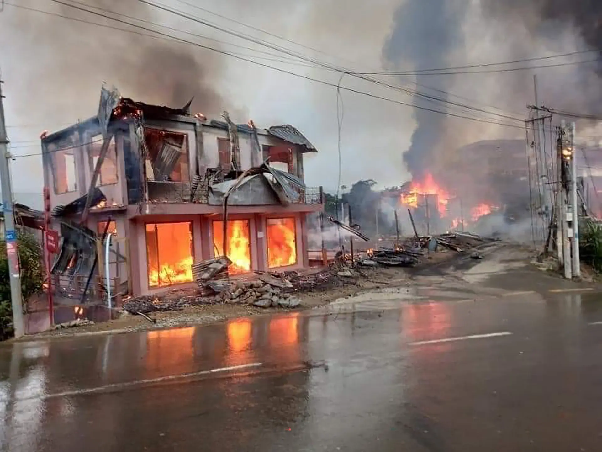 Ataques do exército na pequena cidade de Thantlang, no estado de Chin, Myanmar.