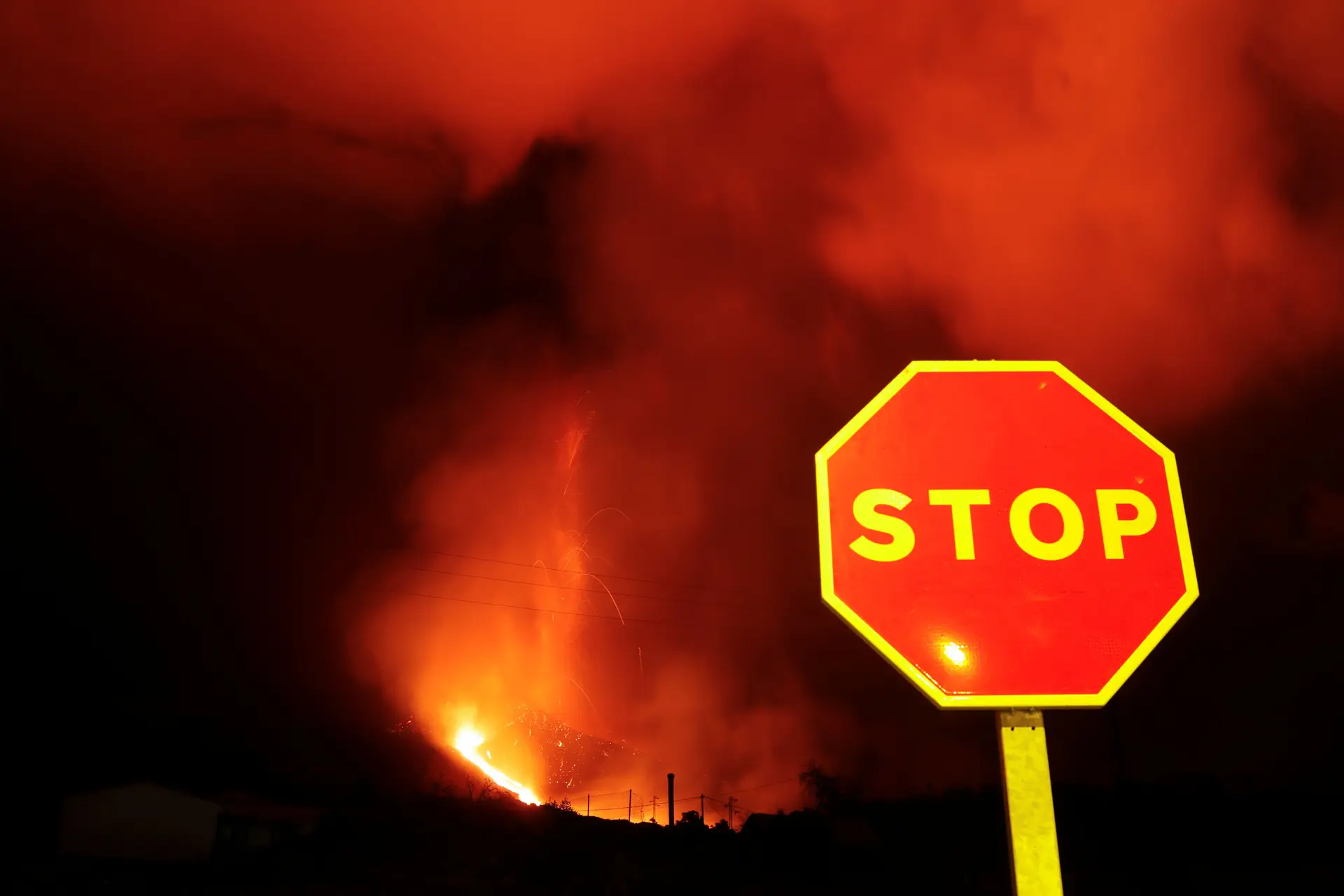 Cancelados 30 voos com La Palma e Gomera devido ao vulcão
