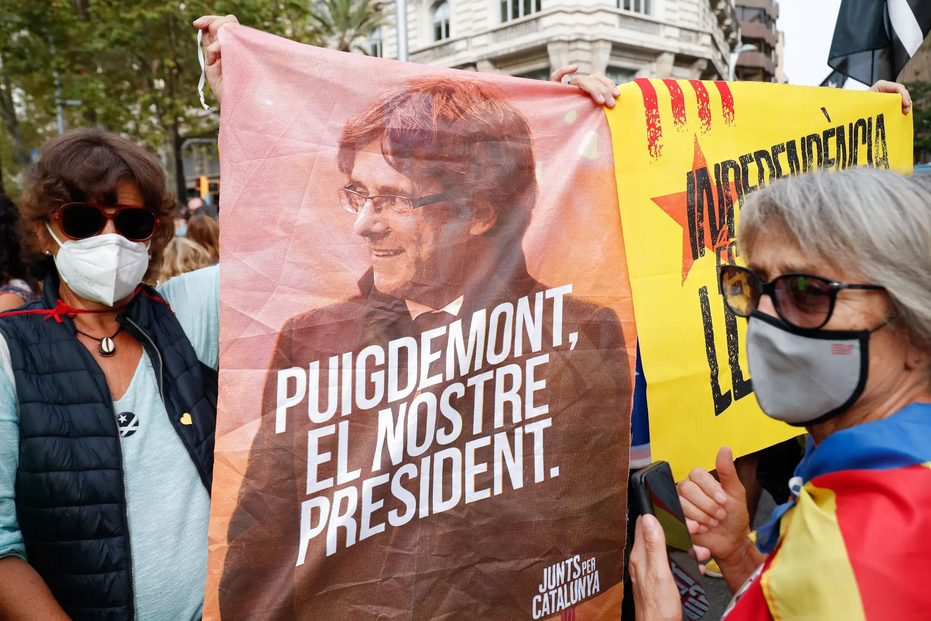 Líder catalão Carles Puigdemont pode deixar Itália mas tem de voltar a 4 de outubro