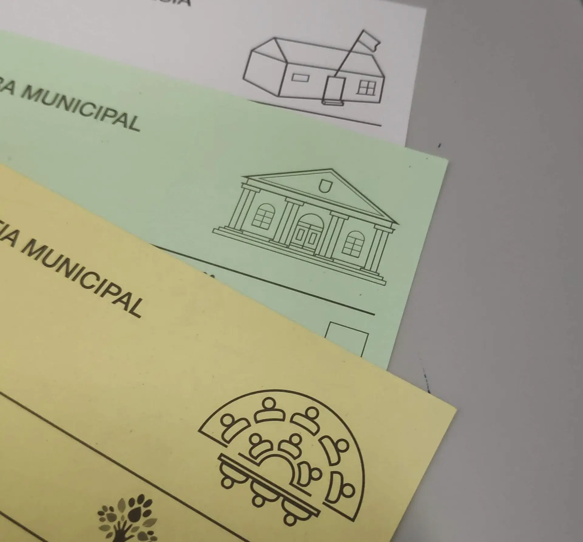 Eleições autárquicas: porque se vota em três boletins?