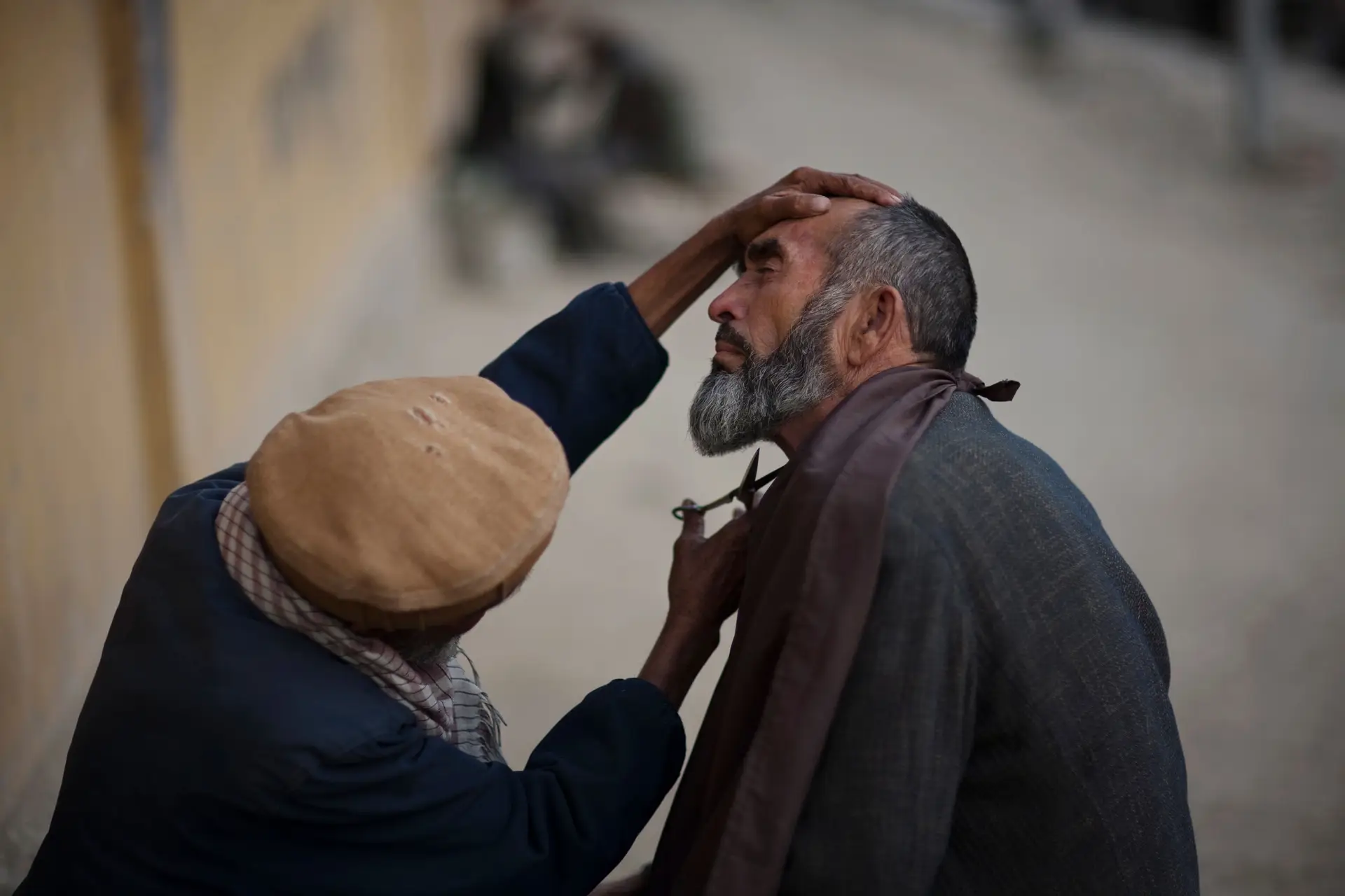 Talibã proíbem homens de cortar e aparar a barba na província de Helmand