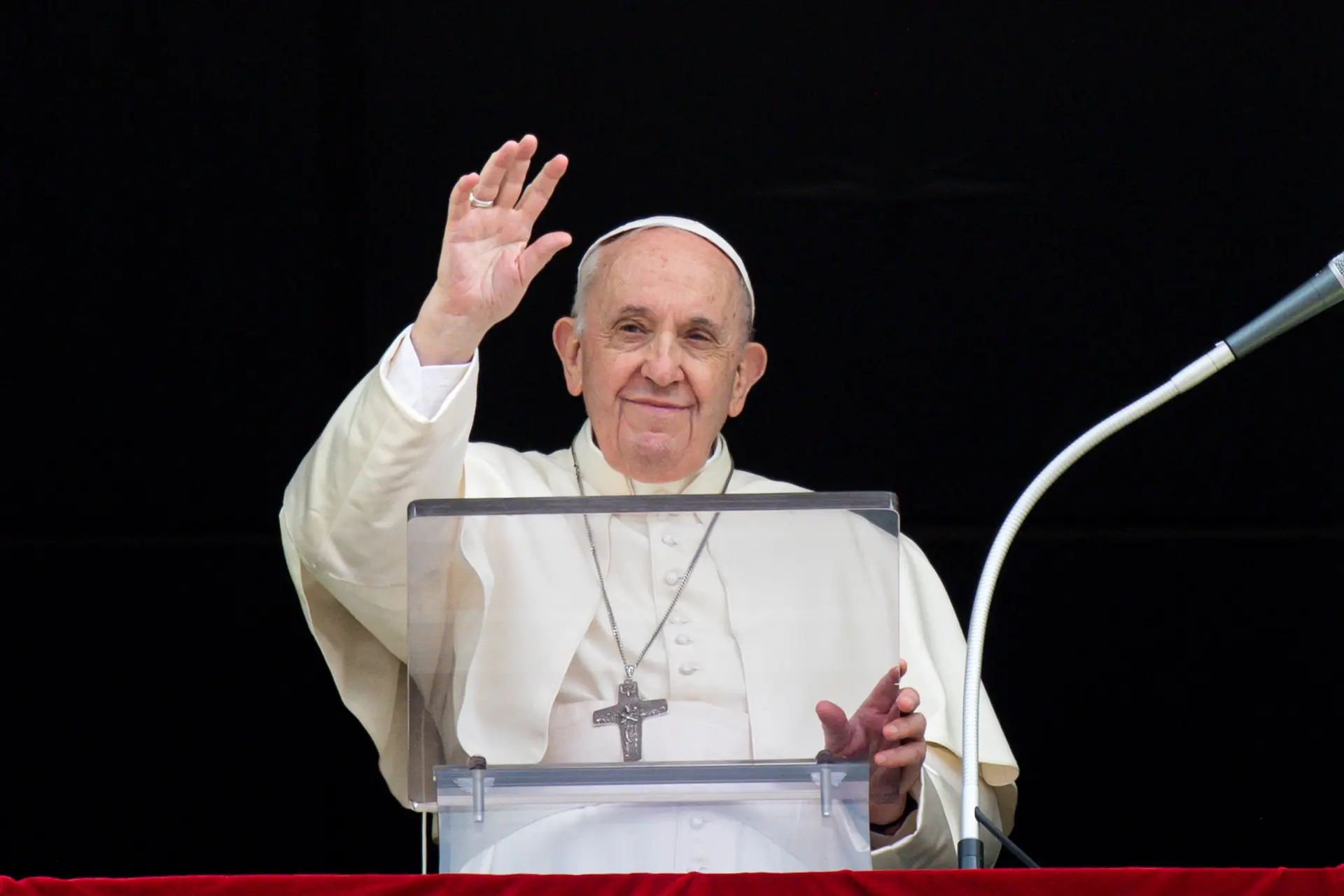 Papa Francisco critica "eutanásia disfarçada" contra idosos