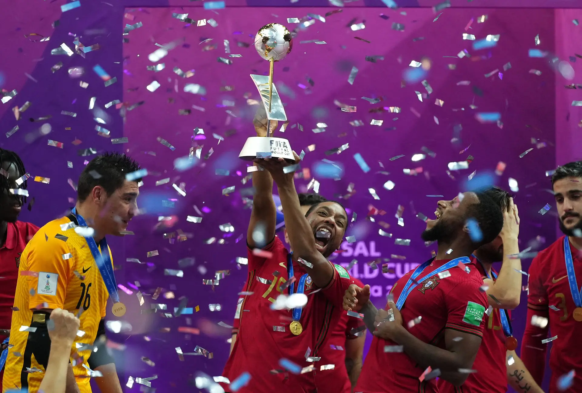 Portugal é campeão mundial de futsal pela primeira vez na história - SIC  Notícias