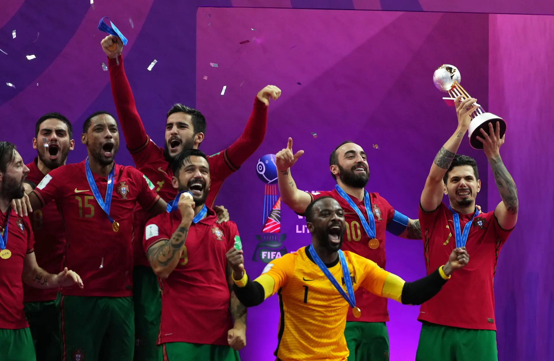 Portugal é campeão mundial de futsal pela primeira vez - Desporto - Jornal  de Negócios