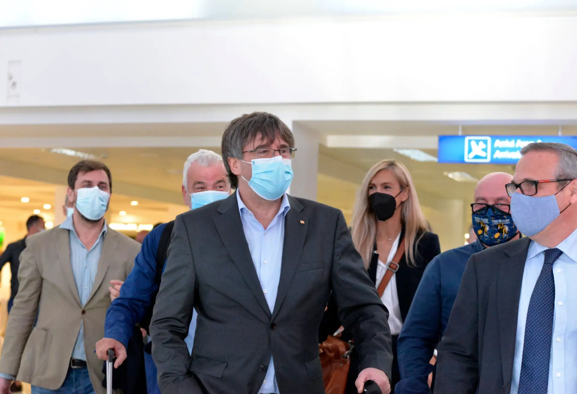 Puigdemont à chegada ao aeroporto de Alghero, na Sardenha, a 3 de outubro de 2021.