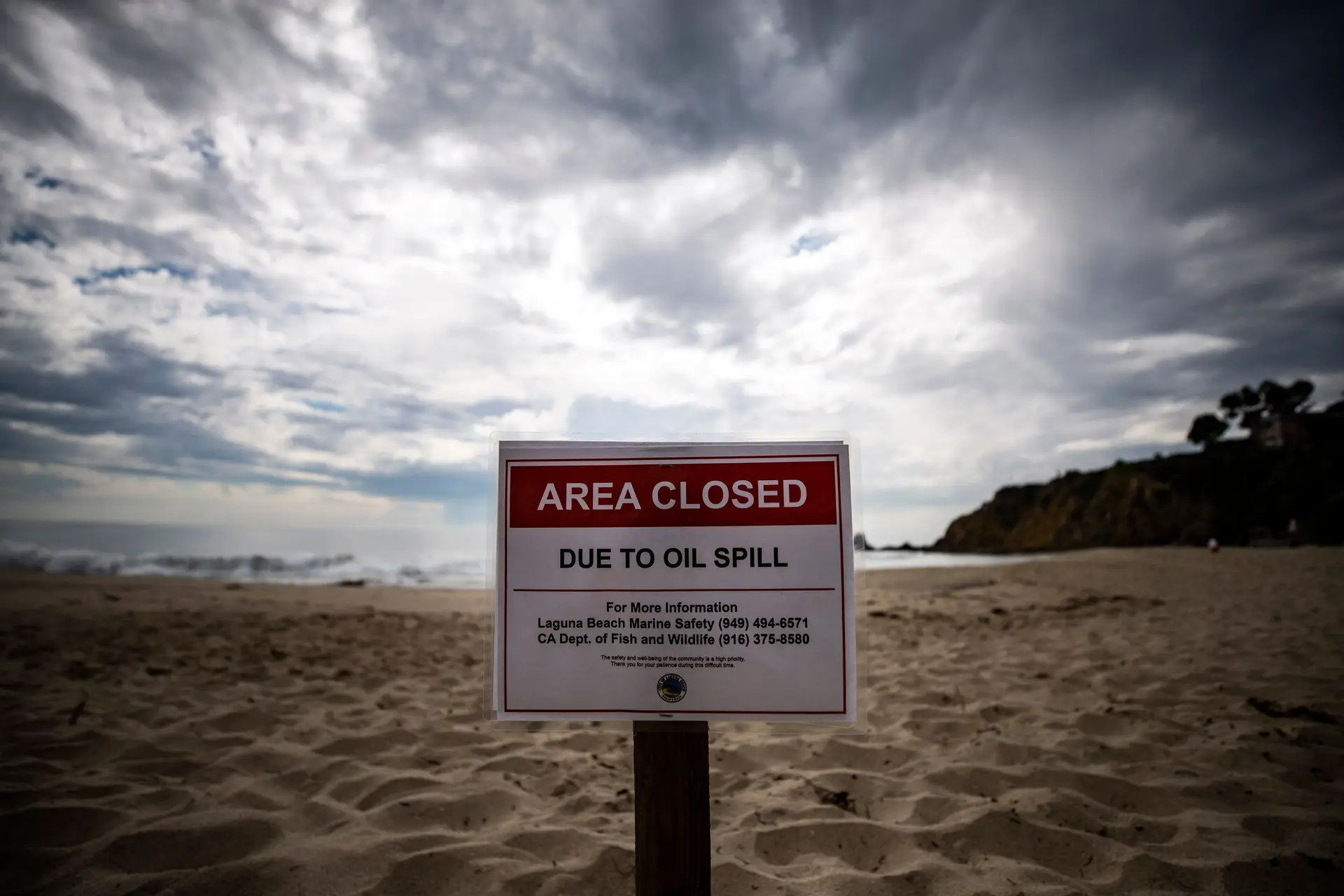 Derrame de petróleo provoca "catástrofe ambiental" na costa do sul da Califórnia