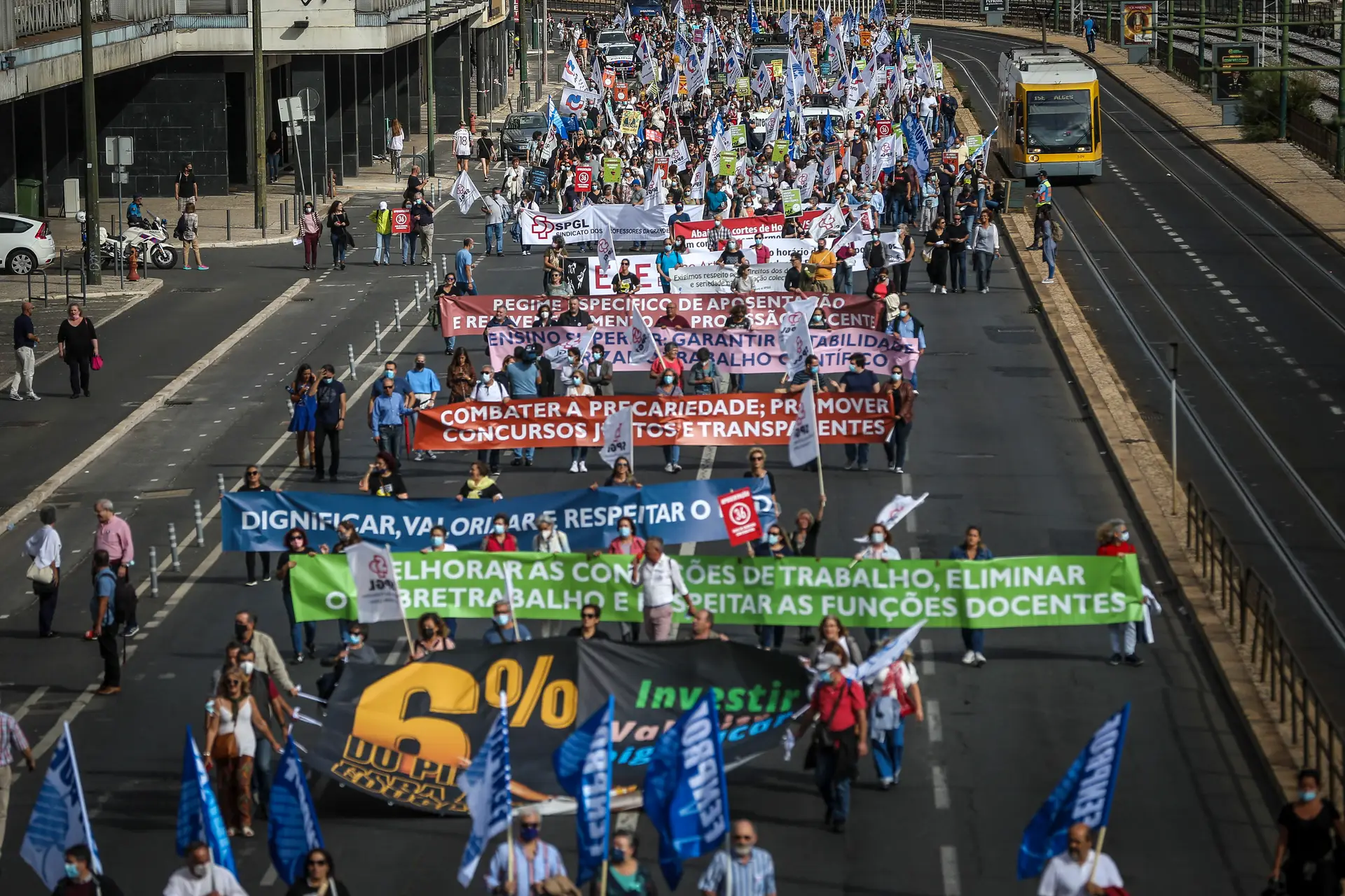 Manifestação nacional de professores e educadores convocada pela Federação Nacional dos Professores (FENPROF) para exigir que as condições de trabalho e os direitos dos professores sejam respeitados, em Lisboa.