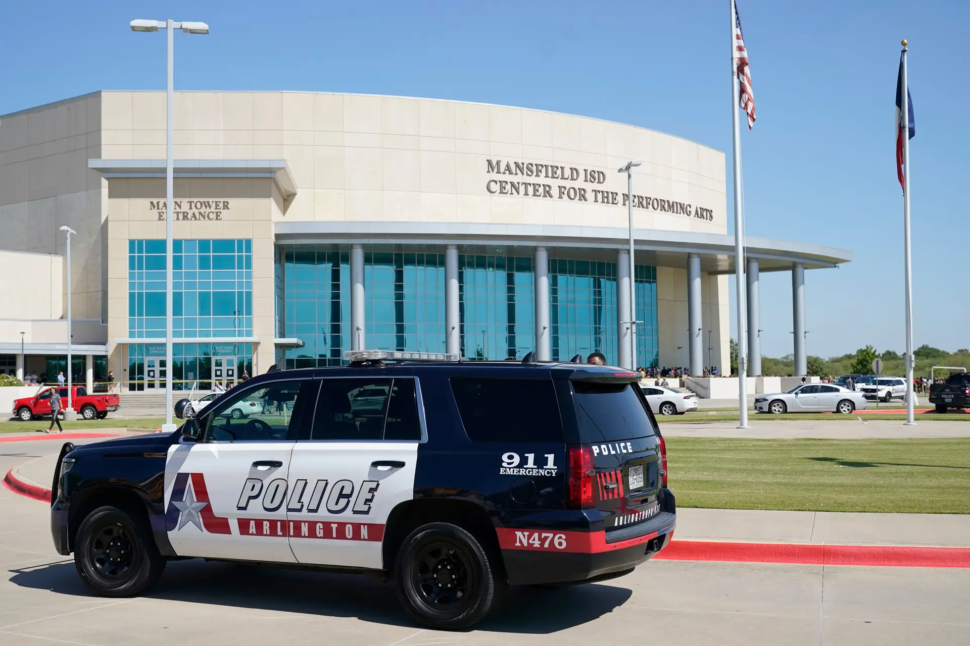 Adolescente que disparou numa escola do Texas foi detido - SIC Notícias