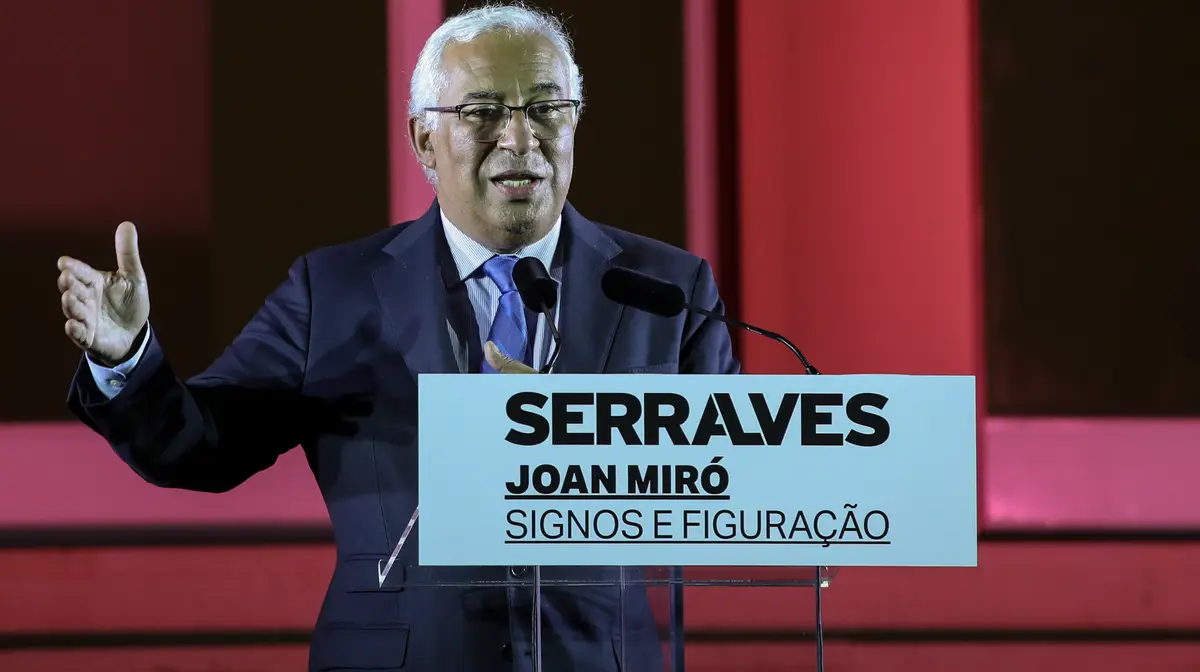 O primeiro-ministro, António Costa, discursa durante a inauguração da exposição "Joan Miró: Signos e Figuração" na Casa de Serralves, Porto.