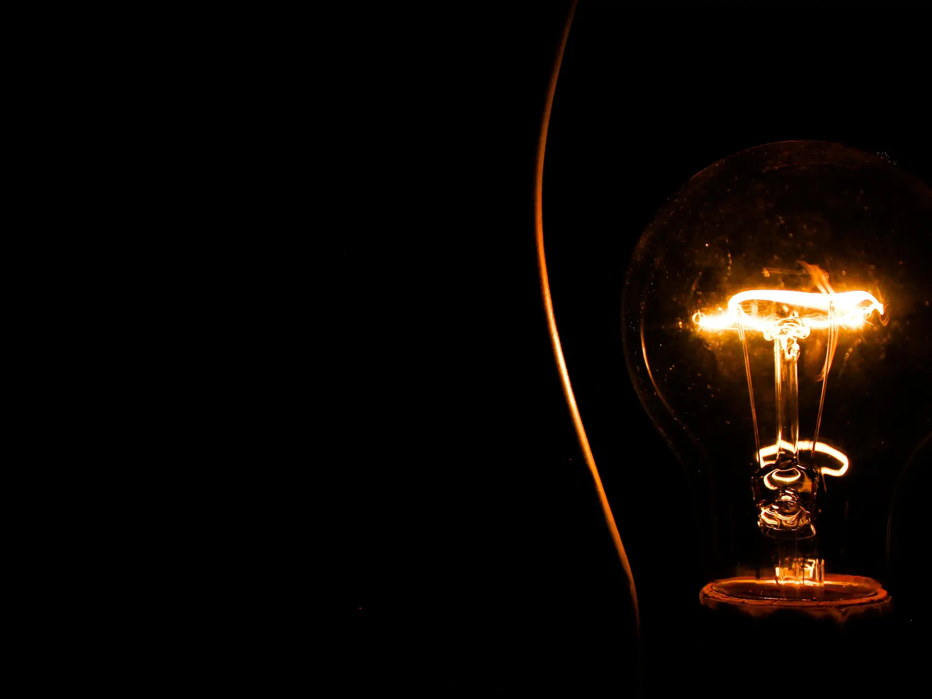 Tarifa social de energia alargada a famílias com rendimento anual até 6.272 euros