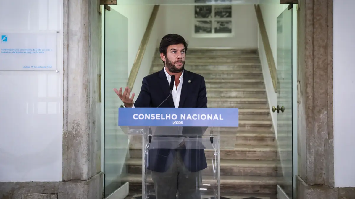 O presidente do CDS-PP, Francisco Rodrigues dos Santos, intervém após a reunião do Conselho Nacional, na sede do partido, em Lisboa.