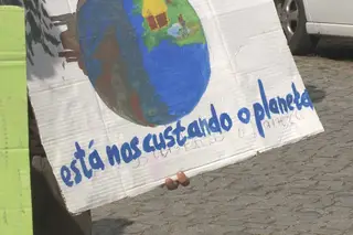 População protesta contra a exploração de lítio na Serra da Argemela