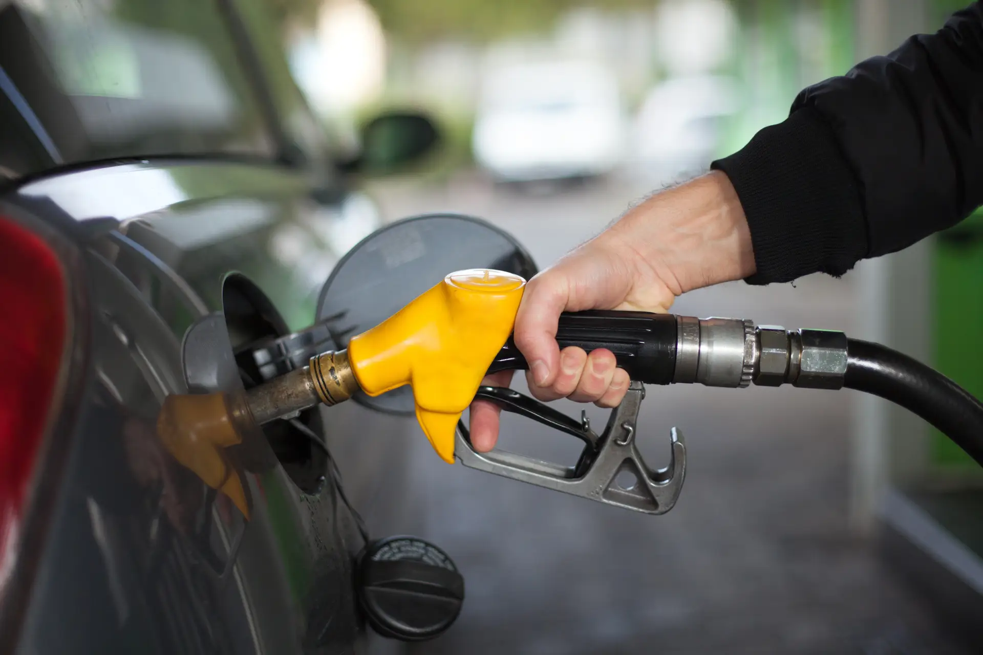 Combustíveis: Governo anuncia desconto de 10 cêntimos/litro através do IVAucher