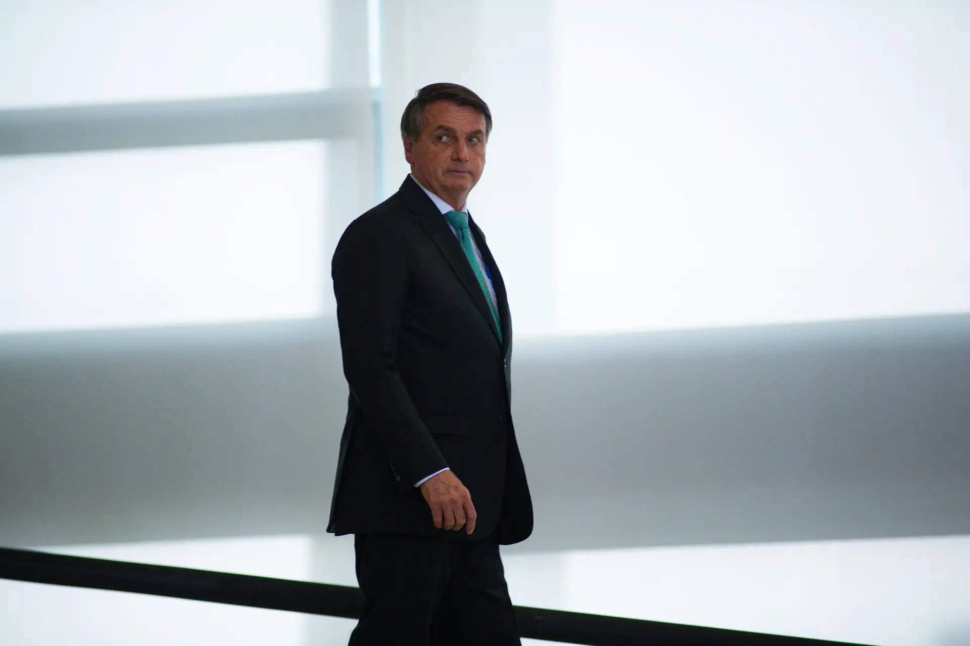 Facebook retira vídeo de Bolsonaro que relacionava vacina da covid-19 à sida