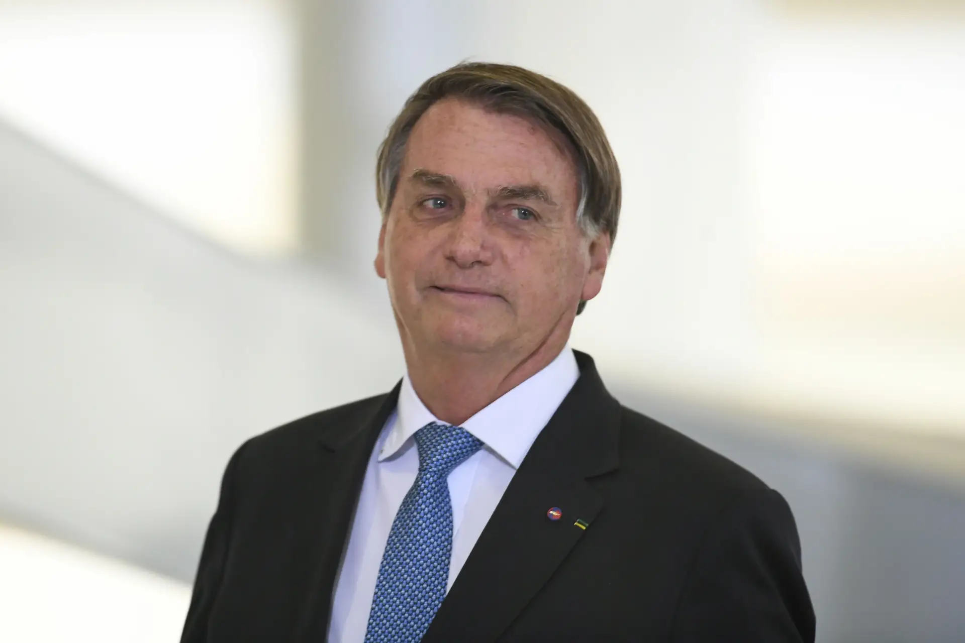 Covid-19: comissão "expôs impressões digitais" de Bolsonaro na morte de milhares de brasileiros