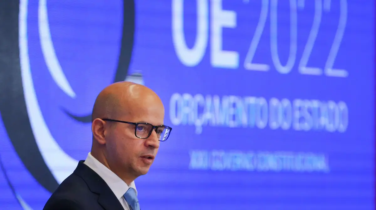 O ministro das Finanças, João Leão, fala sobre a proposta governamental de Orçamento do Estado para 2022, durante conferência de imprensa no Ministério das Finanças, Lisboa