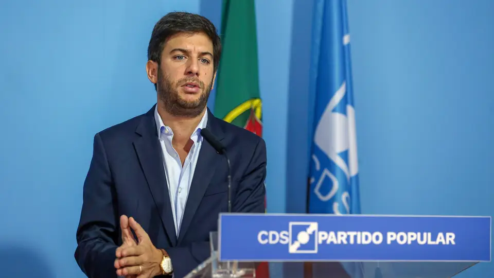 O presidente do CDS-PP, Francisco Rodrigues dos Santos, em conferência de imprensa anuncia o voto contra o Orçamento do Estado para 2022.
