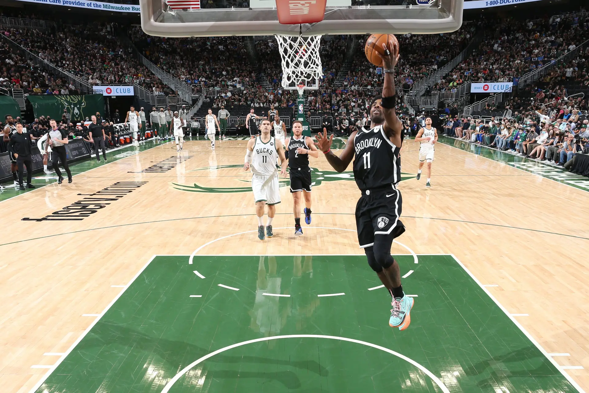 Covid-19: basquetebolista Kyrie Irving reafirma "direito" de recusar a vacinação