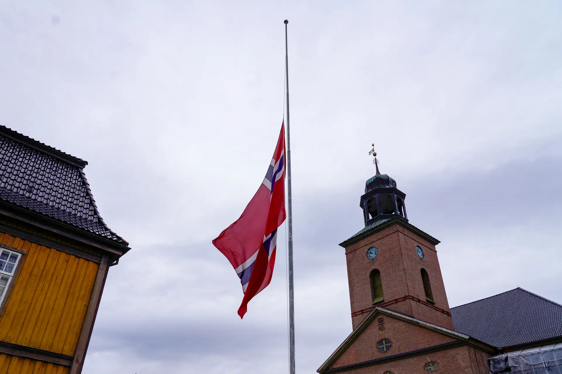Autor do ataque com arco e flecha na Noruega entregue aos serviços de saúde