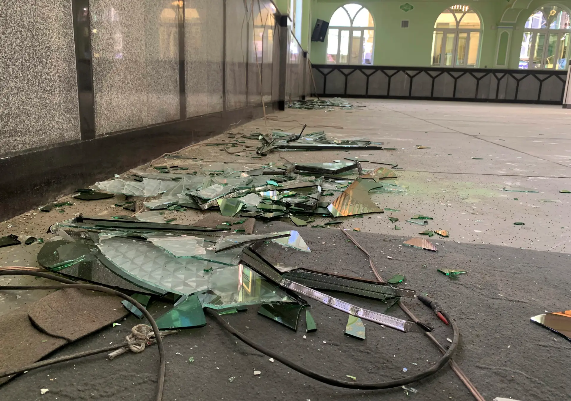 Afeganistão: Sobe para 60 número de mortos em atentado a mesquita xiita