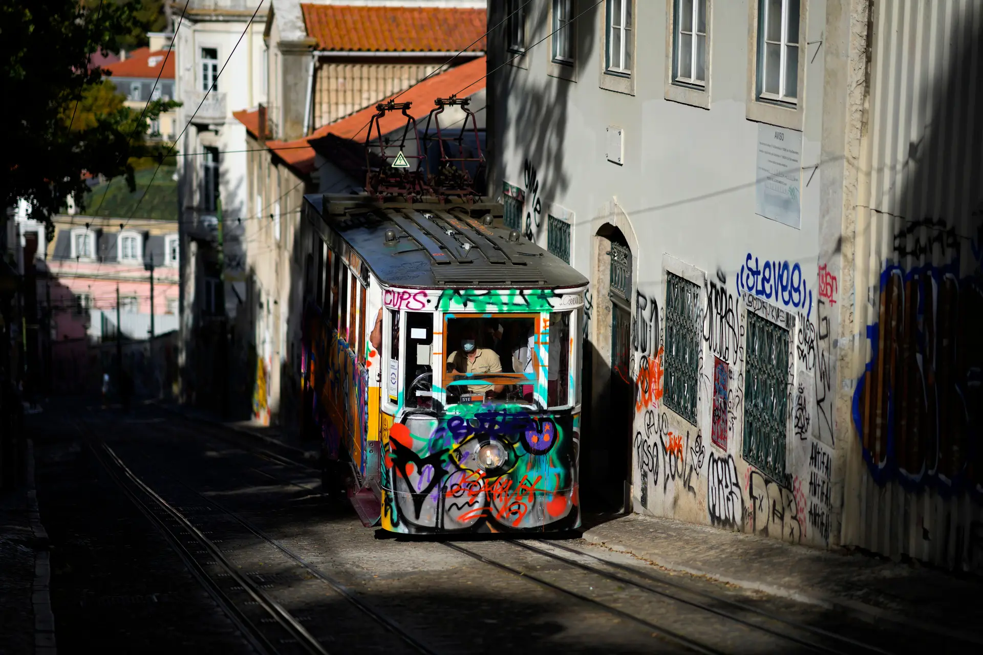 Portugal com mais 3 mortes e 291 novos casos de covid-19 em 24 horas