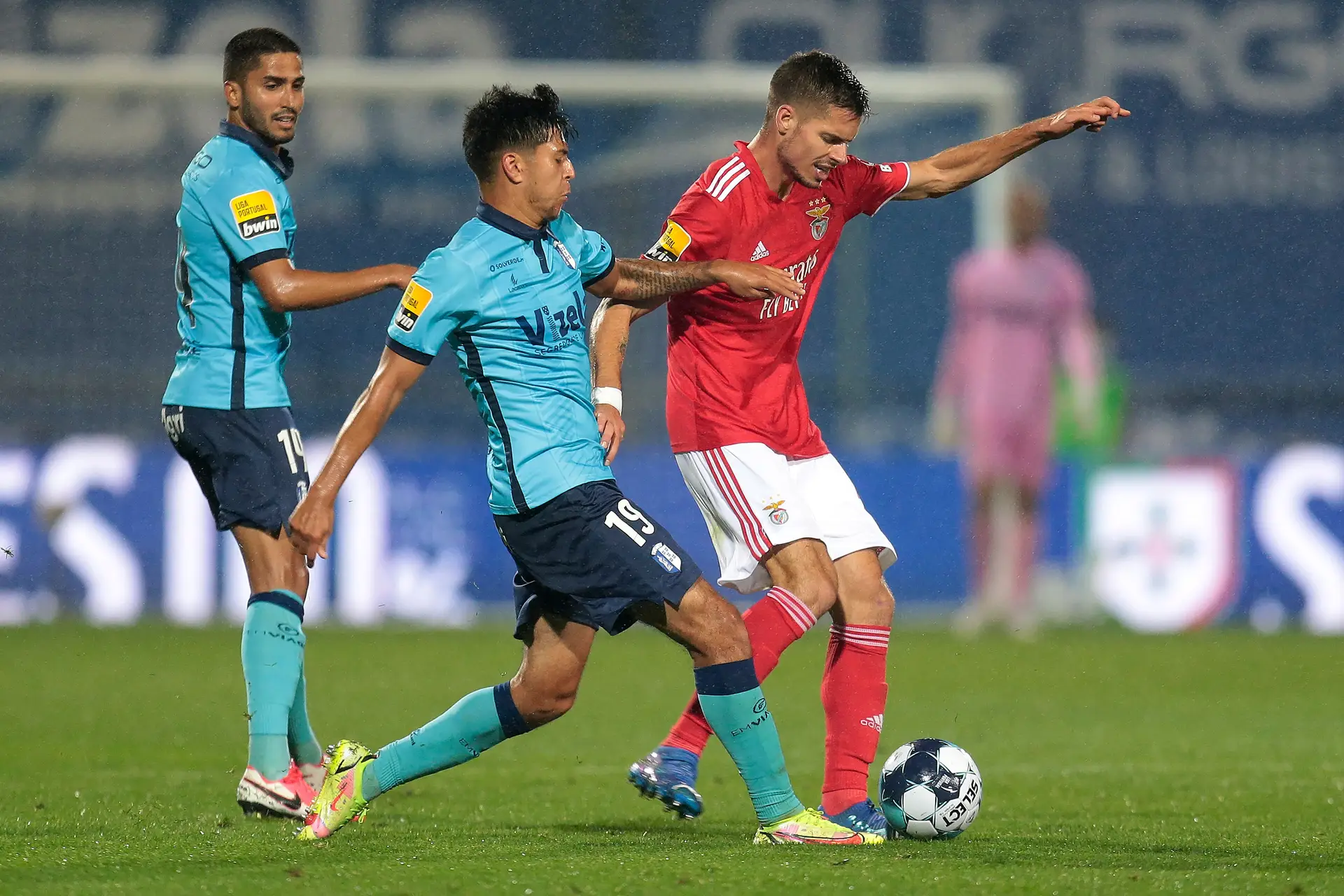 Benfica vence em Vizela com golo aos 98 minutos