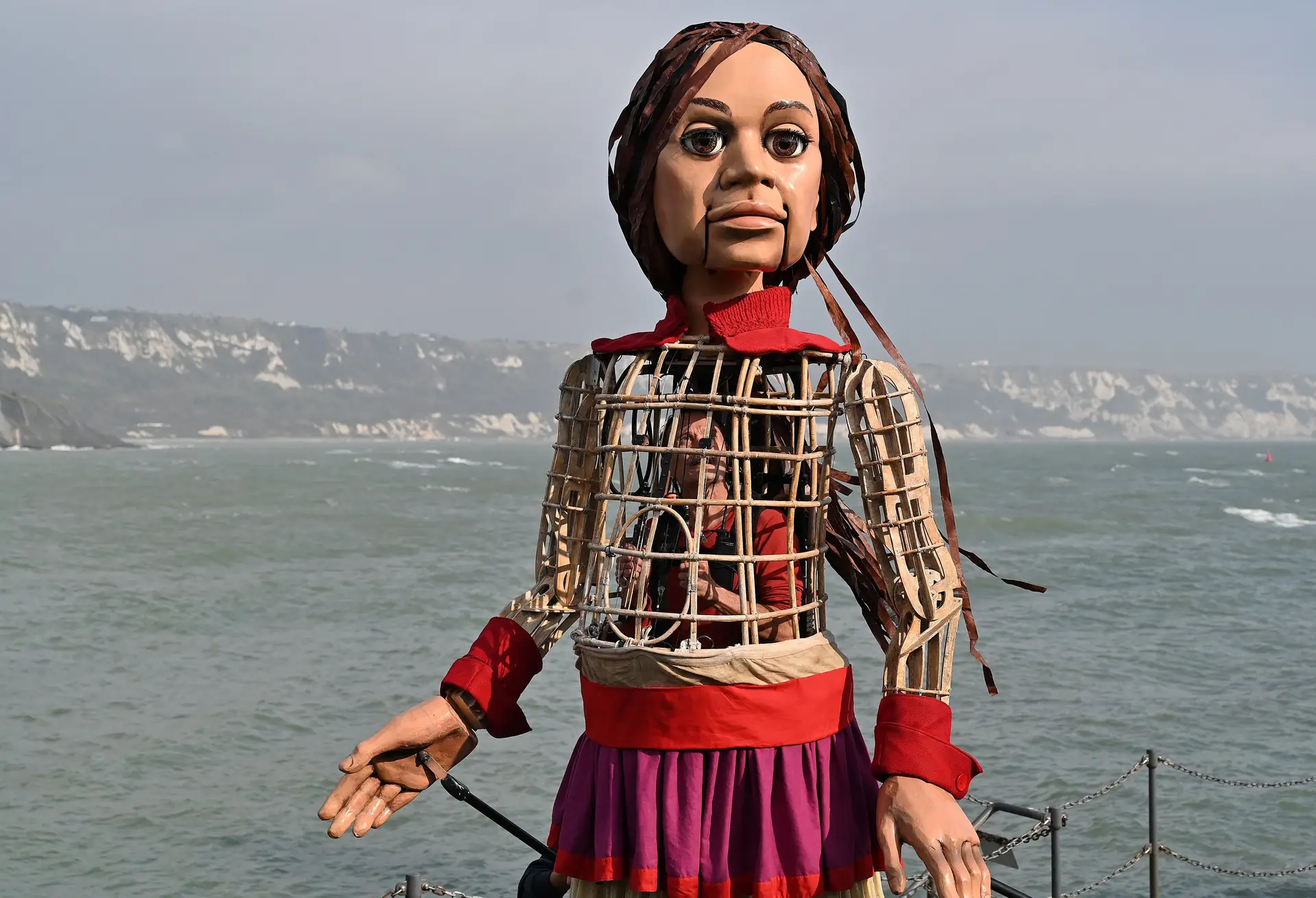 "Amal": a viagem de uma marioneta gigante carregada de esperança