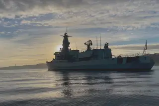 Fragata Bartolomeu Dias regressa a Portugal