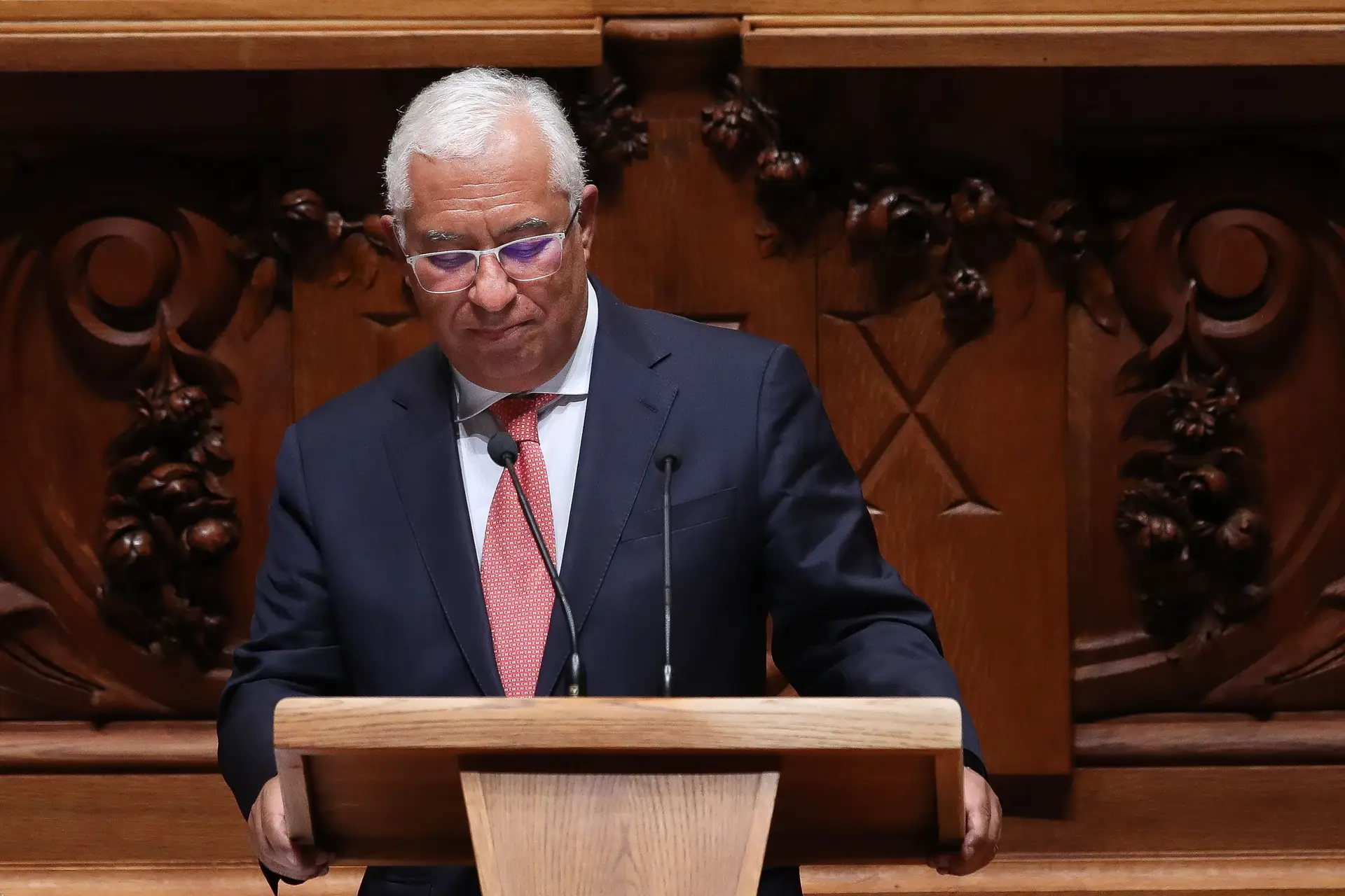 Costa afirma que não se pode apontar o dedo a Marcelo e compreende recurso a eleições