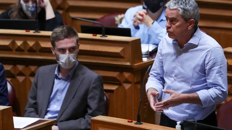 O deputado do ecologista "Os Verdes" (PEV) José Luís Ferreira intervém no debate e votação da proposta de Orçamento do Estado para 2022 (OE2022), na Assembleia da República, em Lisboa.