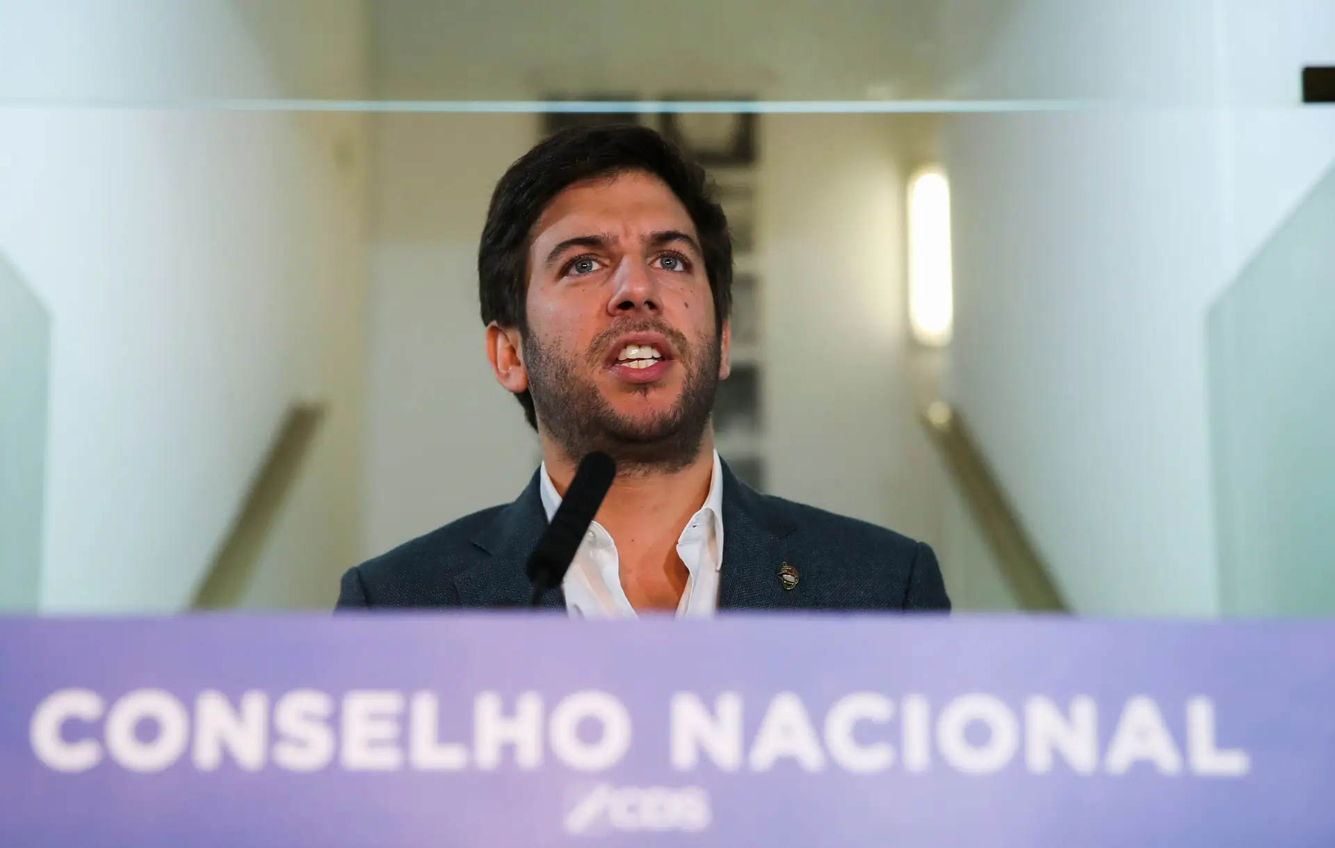 Líder do CDS quer cancelar congresso e defende eleições legislativas "o quanto antes"