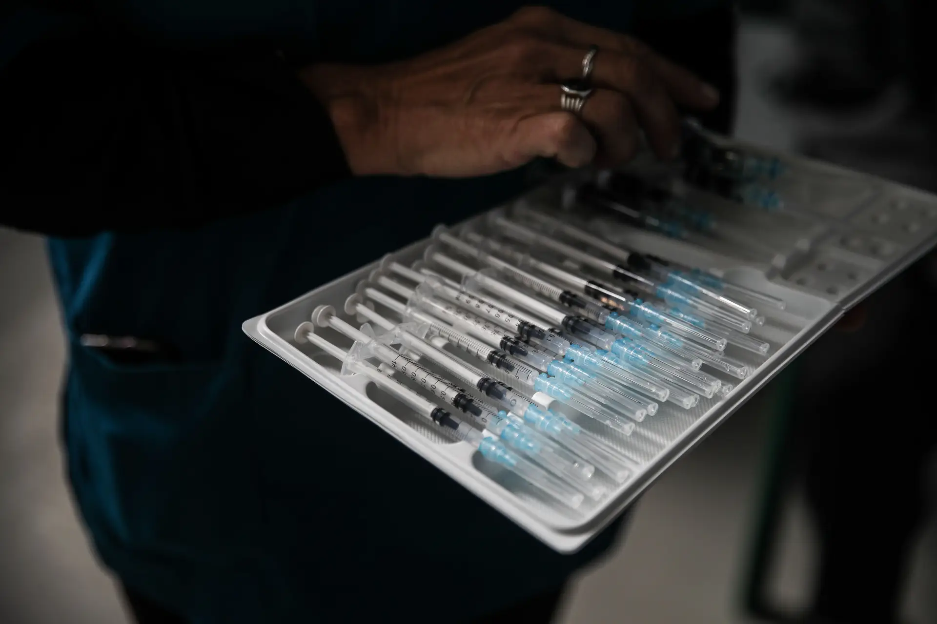 Mais de 105 mil pessoas vacinadas na quarta-feira contra gripe e coronavírus