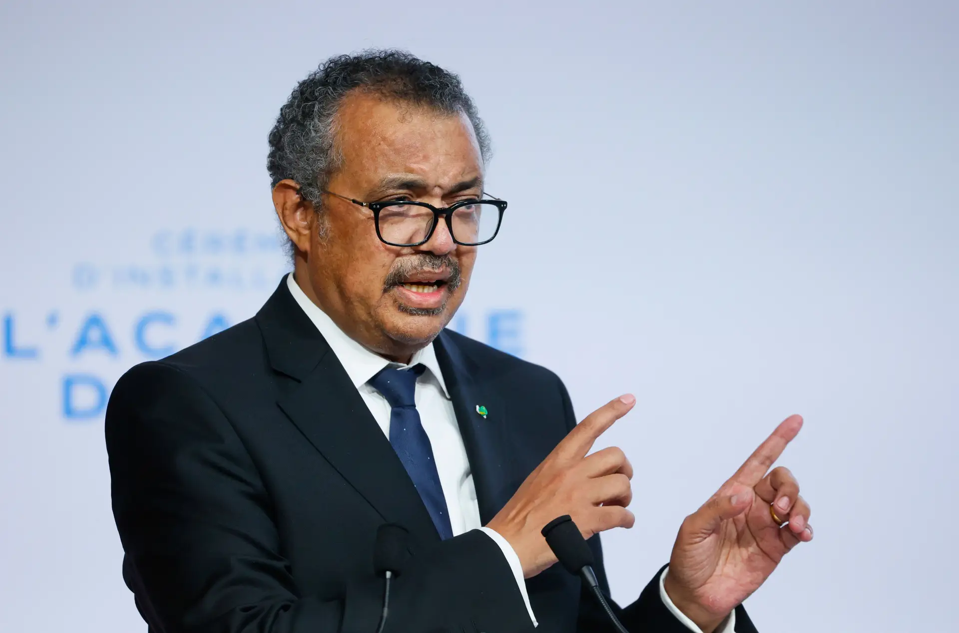 Covid-19: OMS critica "falta de vontade política" para acabar com pandemia