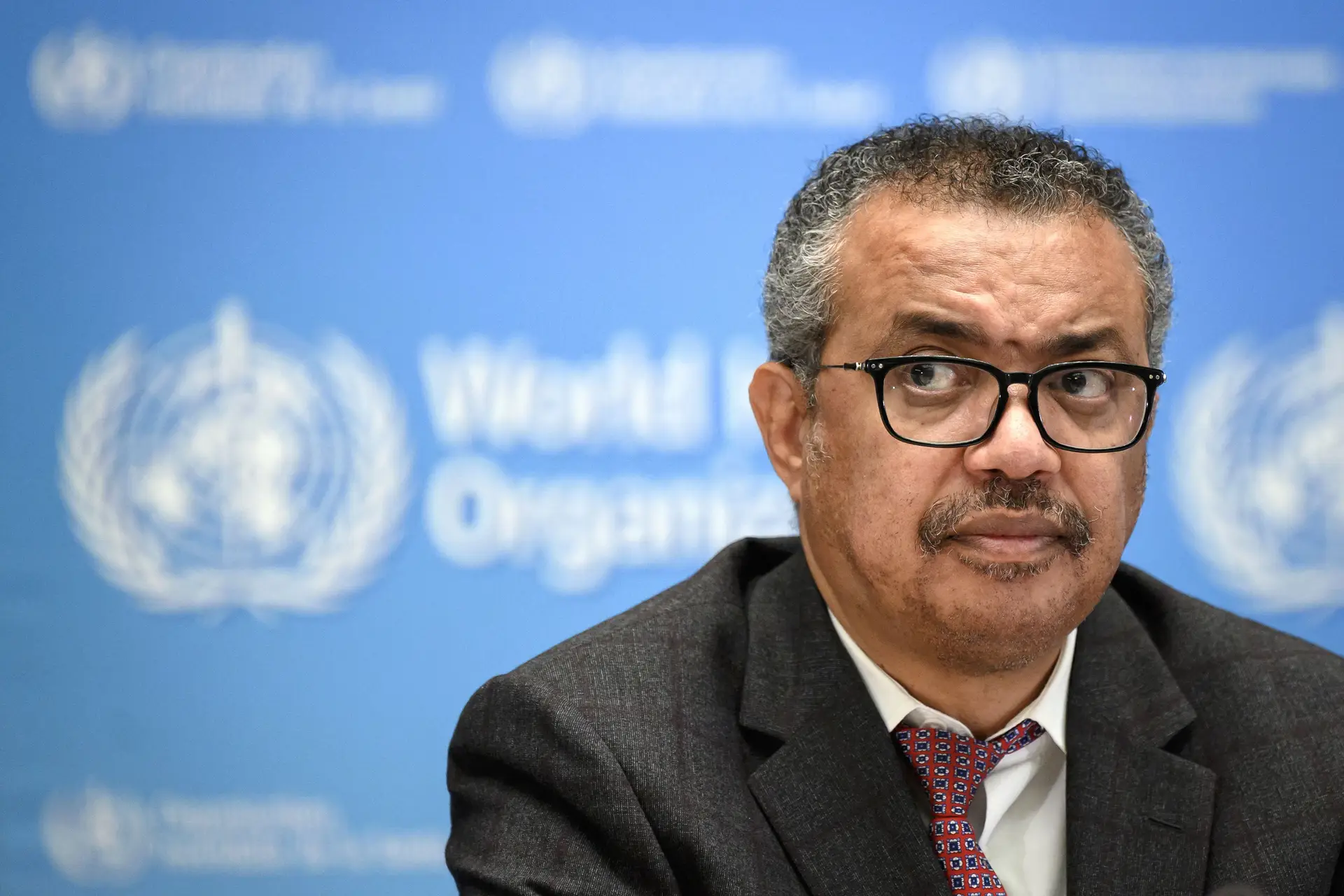 Covid-19: OMS admite que "será difícil não implementar" restrições em países com aumento de casos