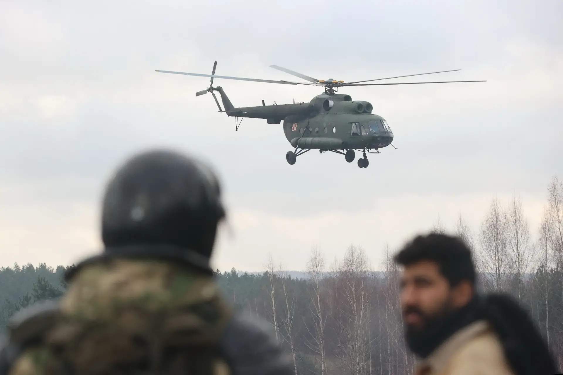 Migrantes na fronteira da UE: Dois militares russos morrem em exercícios perto da Polónia