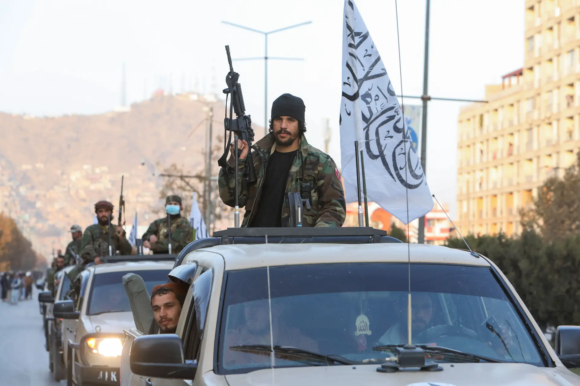 Afeganistão: pelo menos sete mortos em operação dos Talibã contra o Daesh