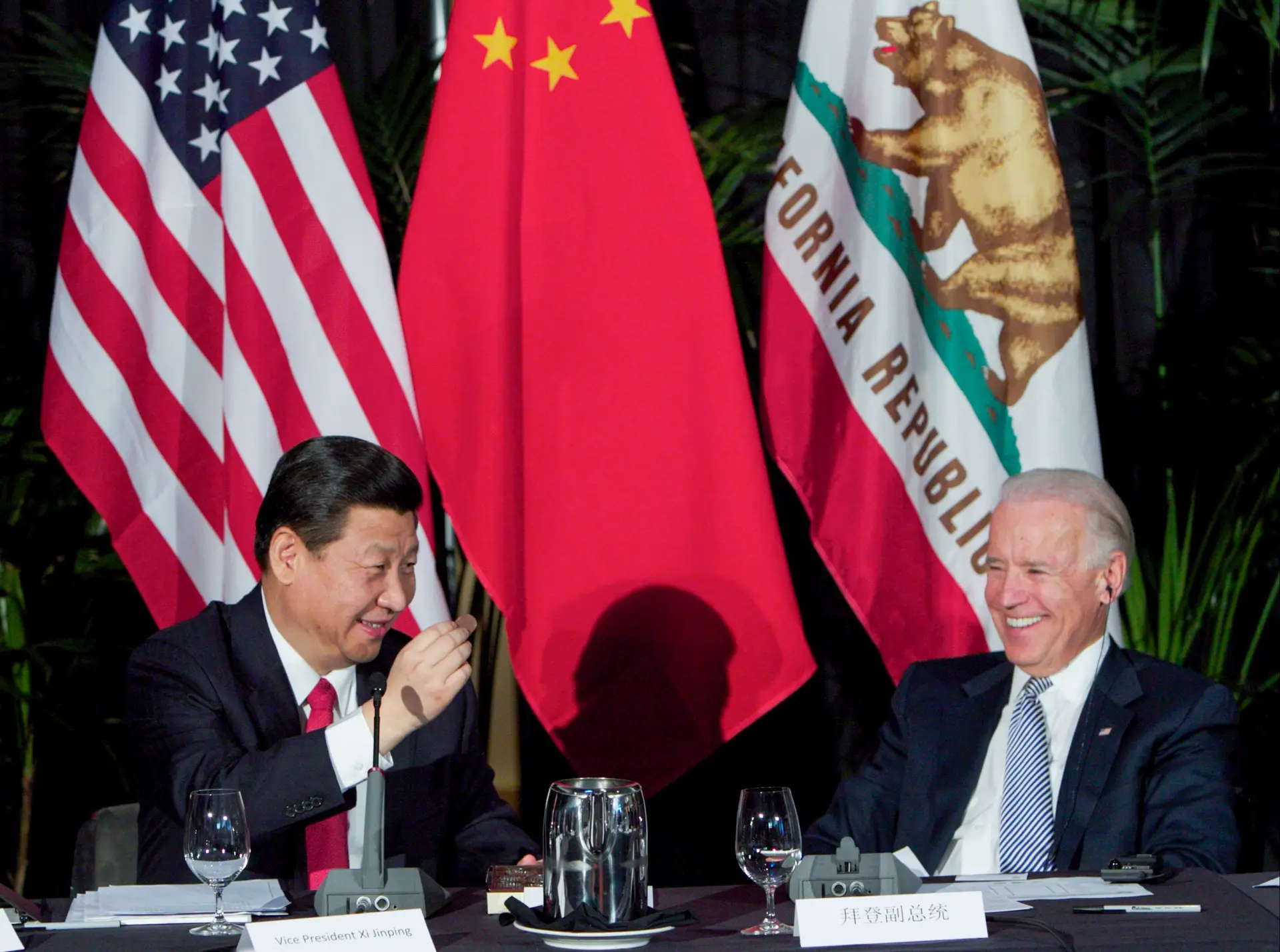 Xi Jinping e Joe Biden nos EUA em 2012