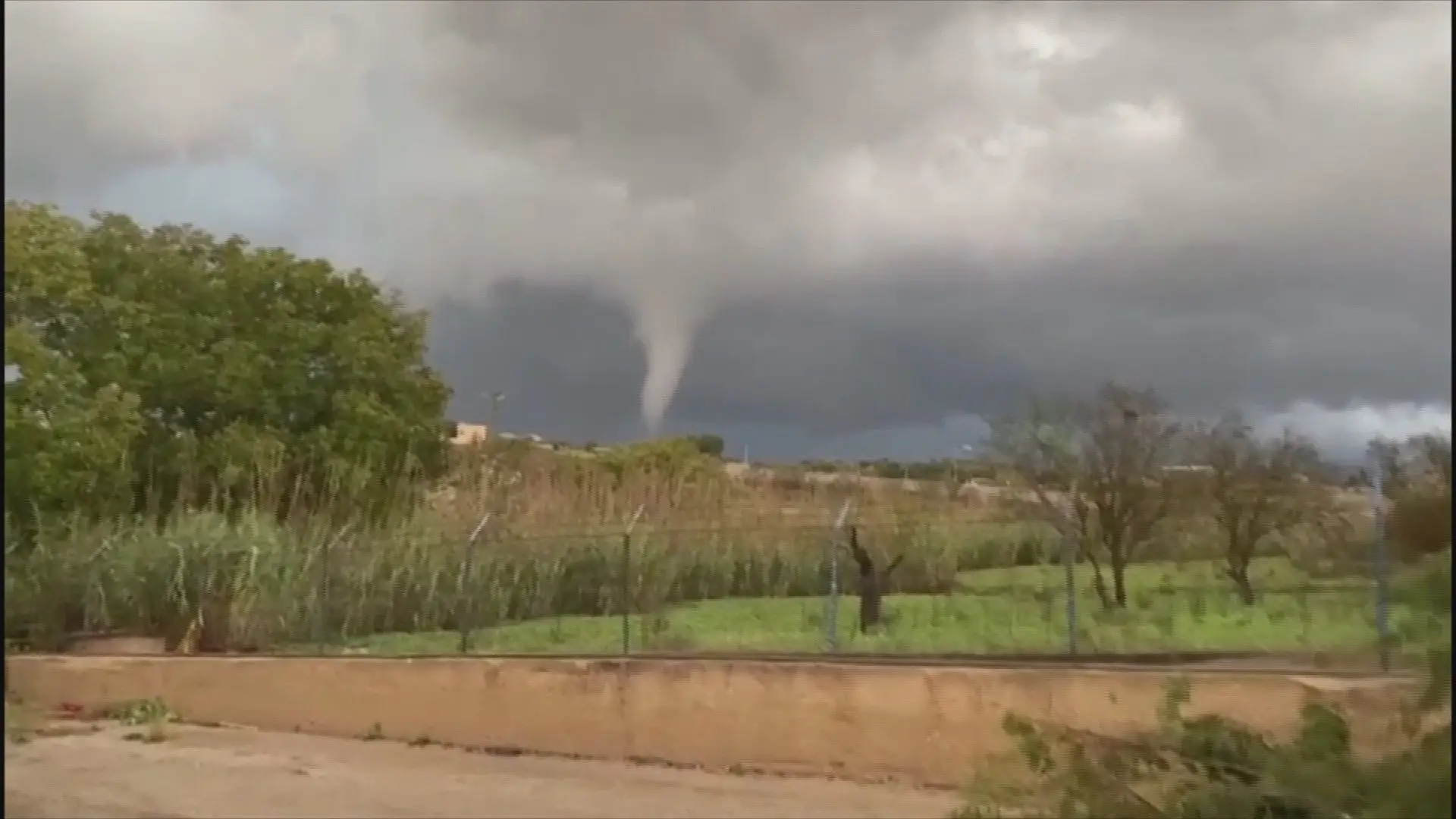 Pelo menos um morto e dois feridos em tornado na Sicília