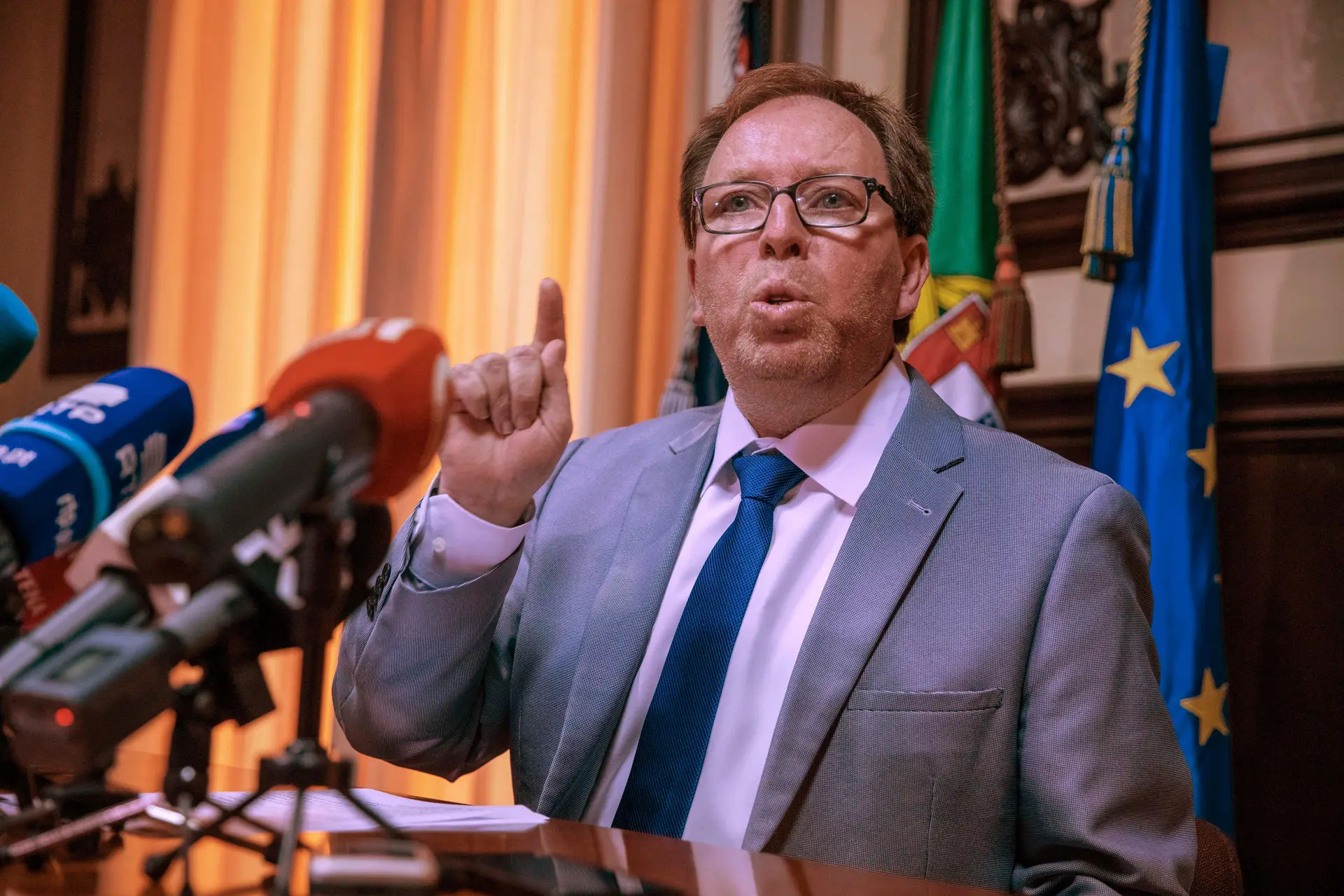 O deputado da Assembleia Legislativa Regional do Chega/Açores José Pacheco, durante uma conferência de imprensa, para a apresentação das propostas do partido que irão constar do próximo Plano e Orçamento da Região Autónoma dos Açores e que será debatido este mês na Assembleia Legislativa Regional, em ponta delgada, ilha de São Miguel, Açores. 