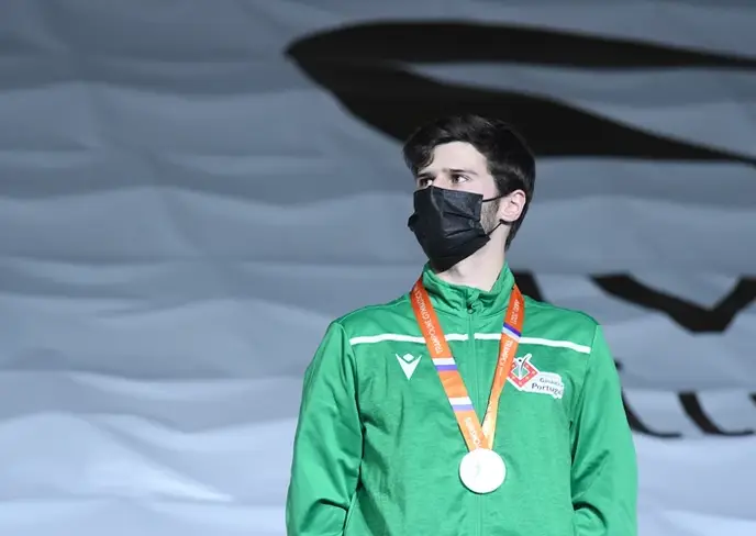 Ginasta português Diogo Cabral vice-campeão mundial de duplo minitrampolim